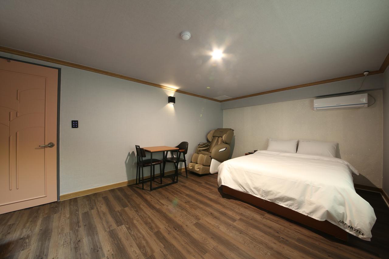 Art Hotel Гуми Экстерьер фото