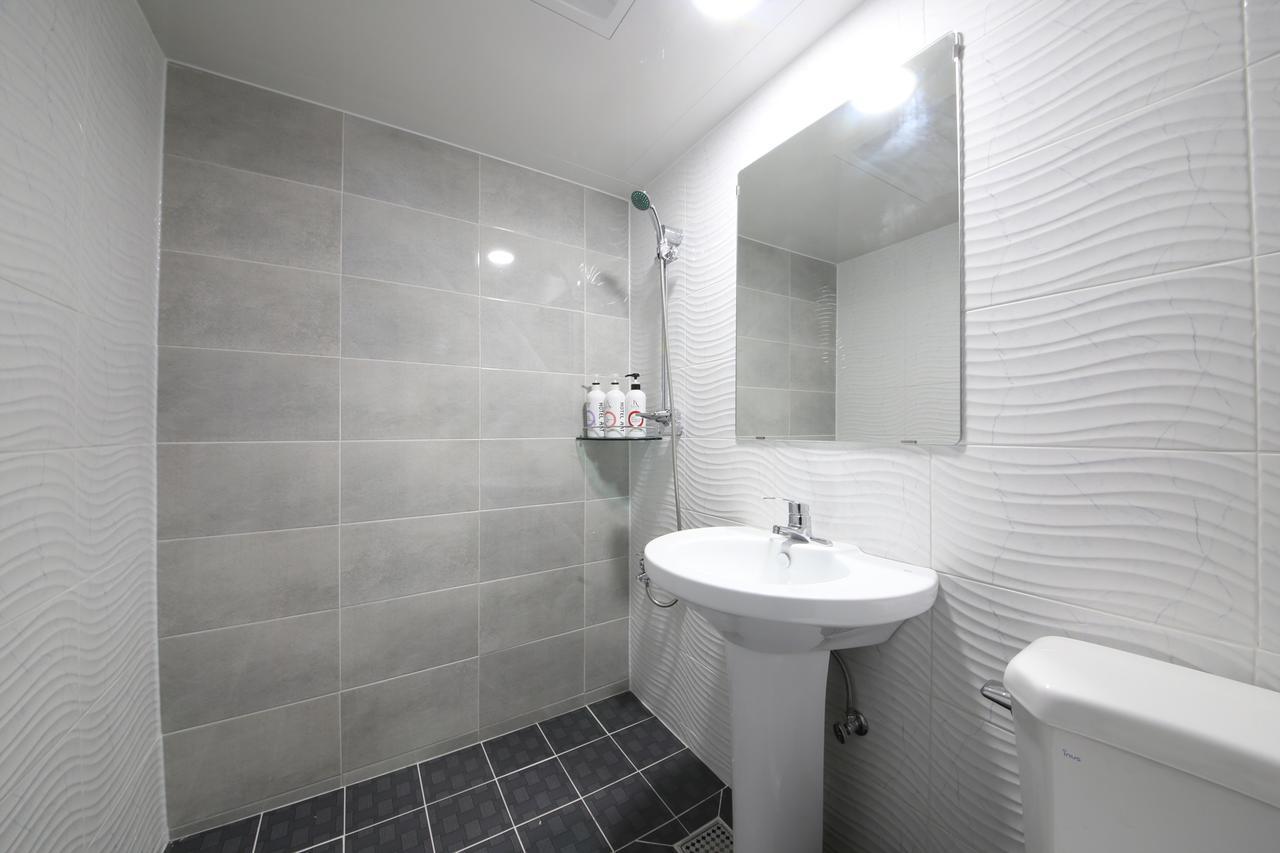 Art Hotel Гуми Экстерьер фото