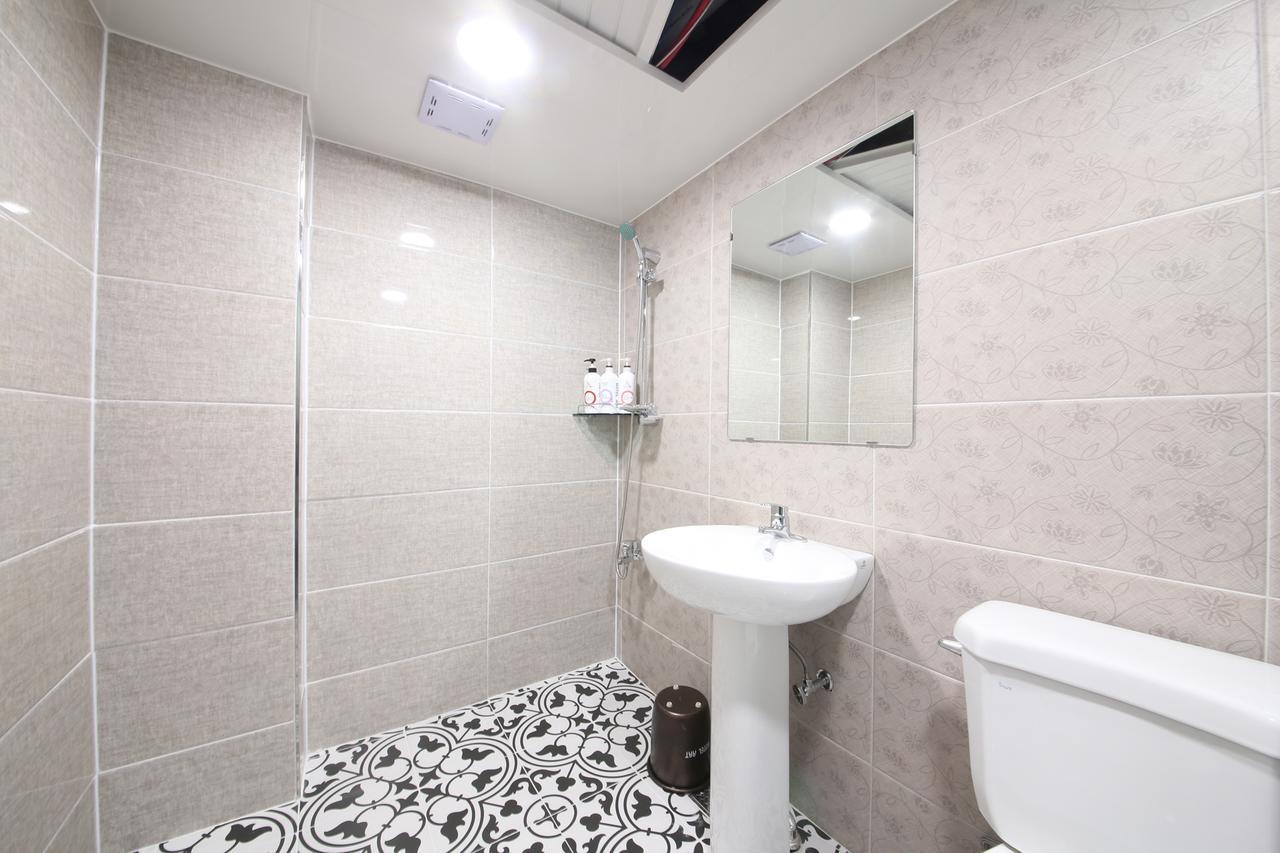 Art Hotel Гуми Экстерьер фото