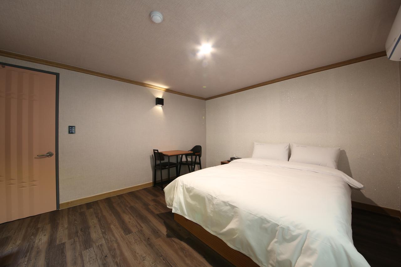 Art Hotel Гуми Экстерьер фото